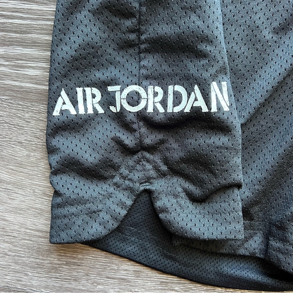 Nike Air Jordan AJ5 Mesh Graphic Shorts - Picture 4 of 7